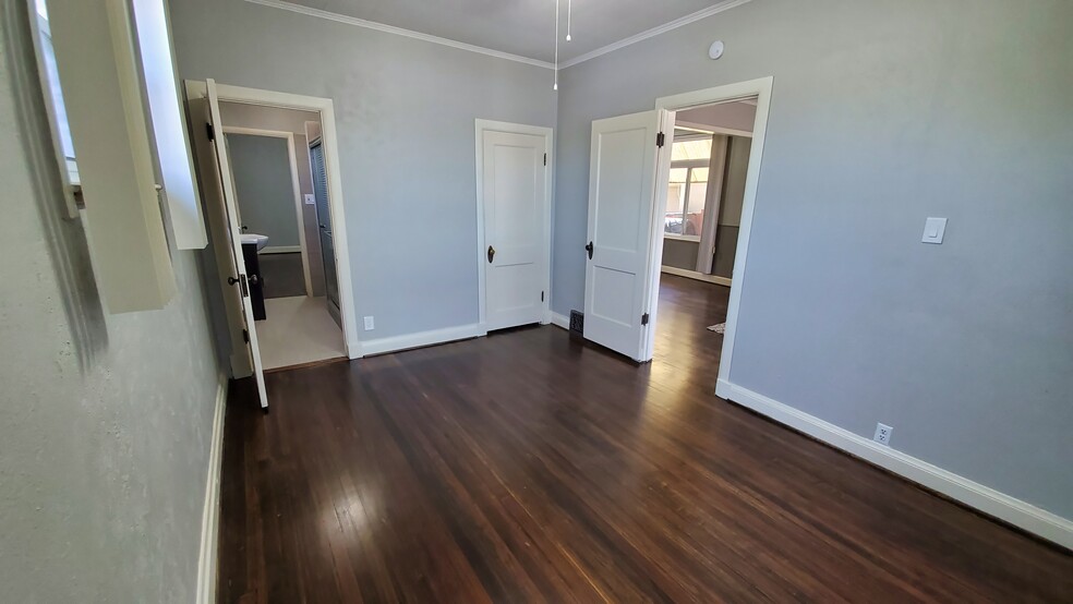Building Photo - 1456 Roslyn St