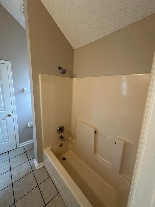 Building Photo - 3812 Clarion Dr