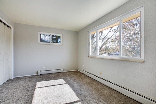 Building Photo - 6997 W Roxbury Ave