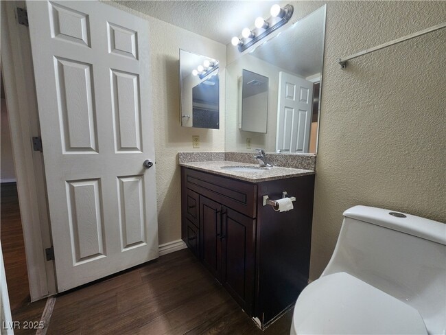 Building Photo - 2606 S Durango Dr