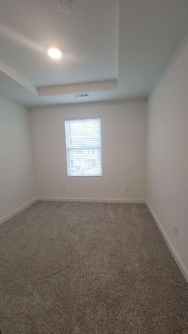 Building Photo - NEW HOME!!!  Section 8 Accepted!!!  "Discover Your Dream Home: Spacious 3-Bedroom Retreat with Gr...