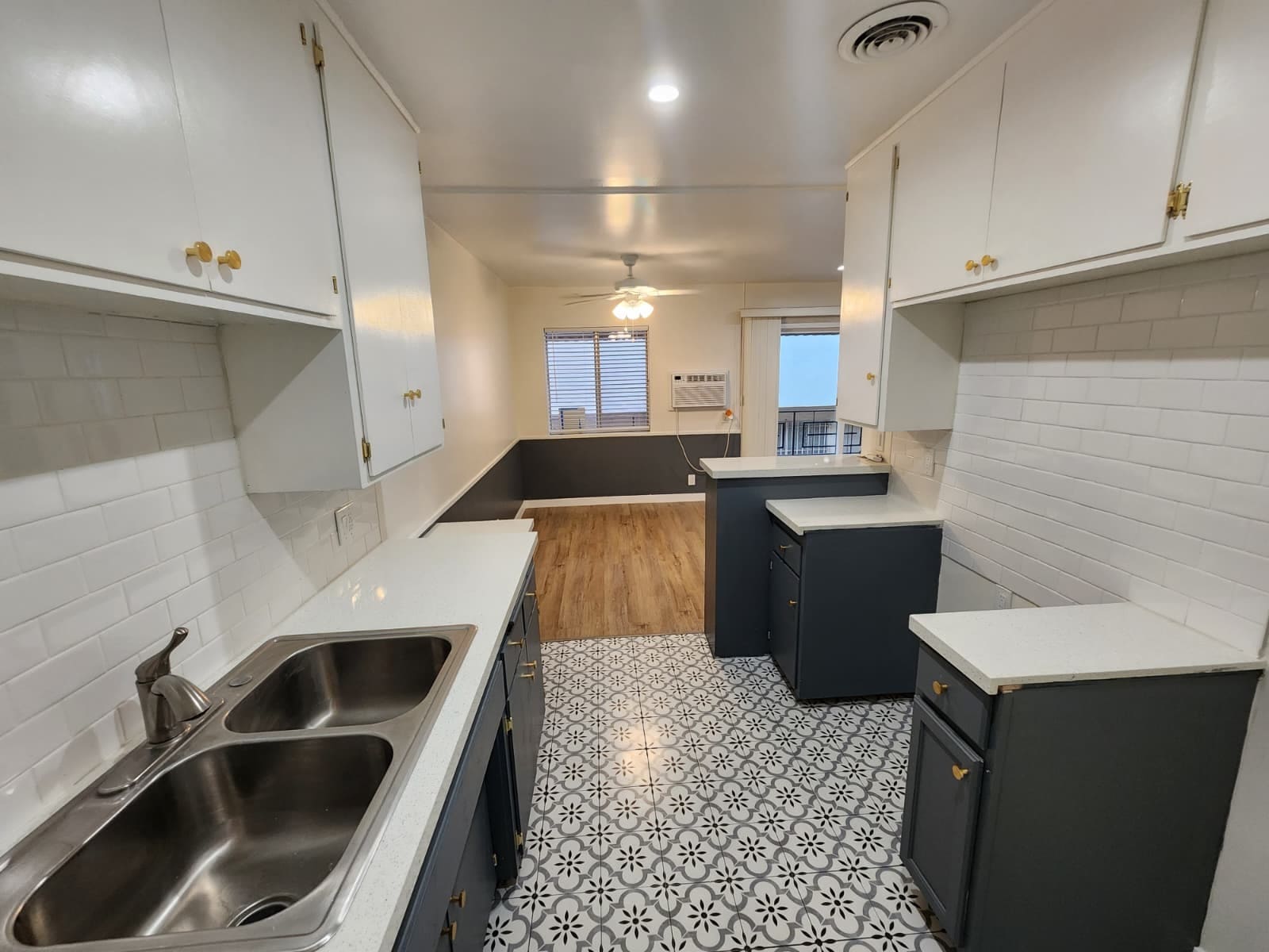 Building Photo - 1414 S Orange Grove Ave