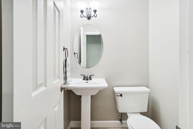 Building Photo - 10150 Village Knolls Ct