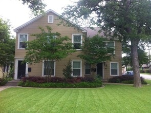 Building Photo - 2565 Rogers Ave