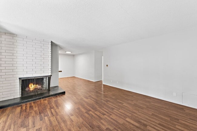 Building Photo - 329 Orizaba Ave