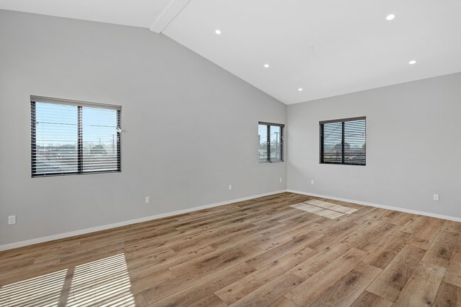 Building Photo - 15521 Patronella Ave