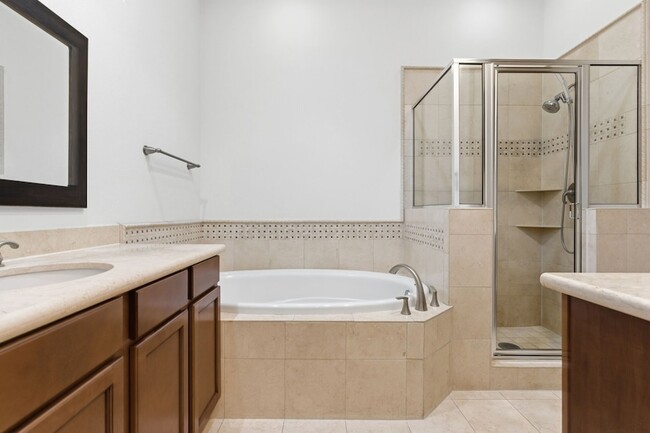 Building Photo - 1303 Sherwood Point Ln