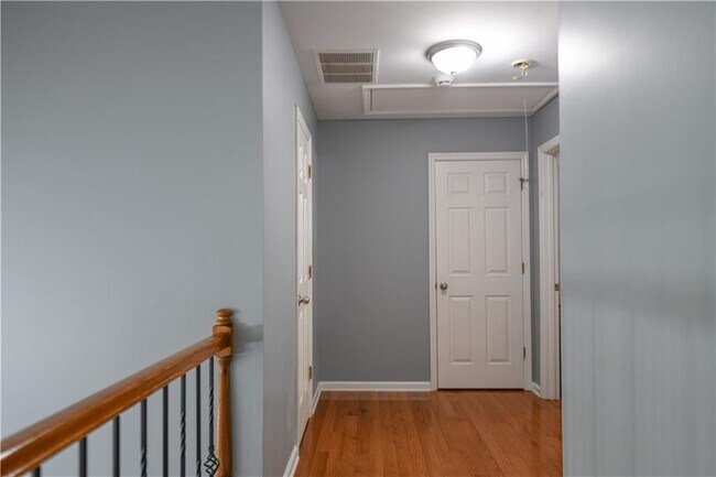 Building Photo - 304 Bridle Path