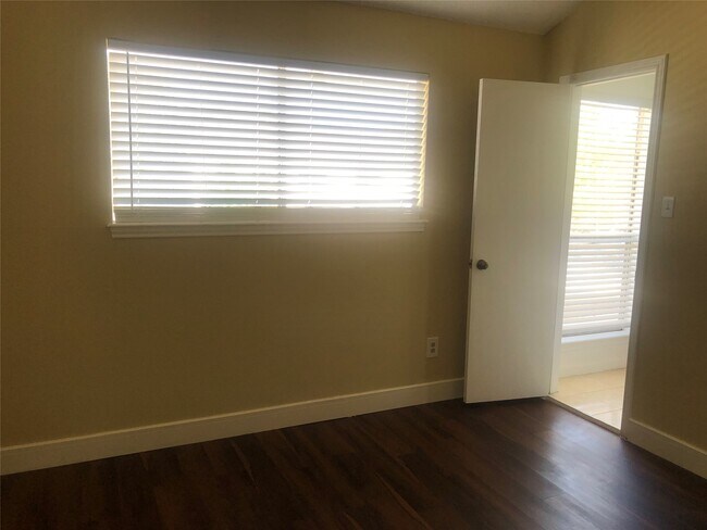 Building Photo - 9308 Westwood Village Dr