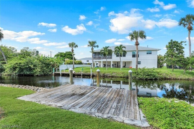 Building Photo - 27150 Esther Dr