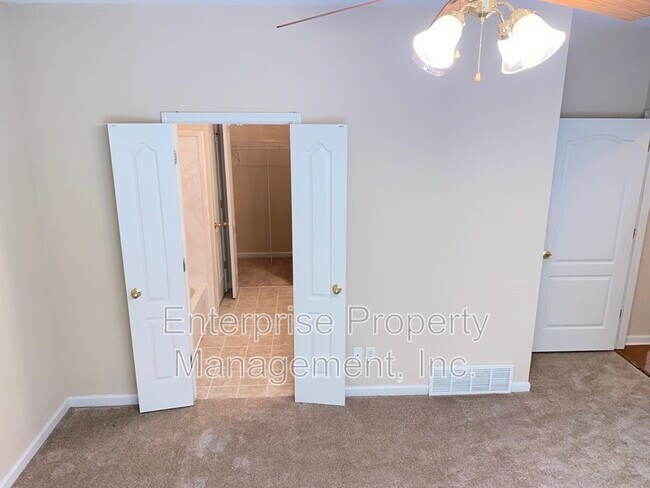 Building Photo - 10178 Sterling Ridge Dr