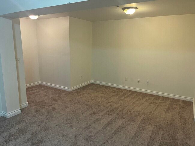 Building Photo - 45588 S Stonewood Rd