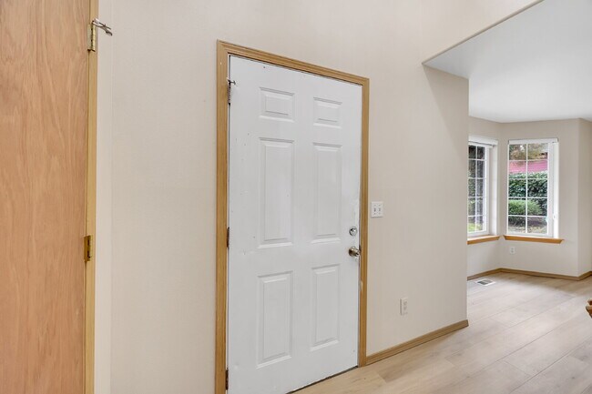 Building Photo - NO SHOWINGS AT THIS TIME~ 5 Bedrooms ( one brm is on main floor) and 4 bathrooms (2 are on main f...
