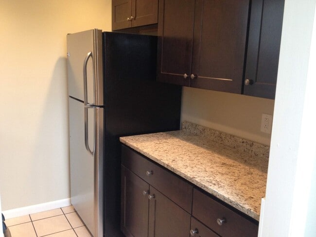 Building Photo - 234 W Clarke Ave