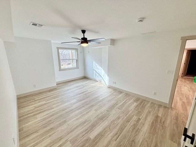 Building Photo - Newly Remodeled Home in the Heart of MHK!