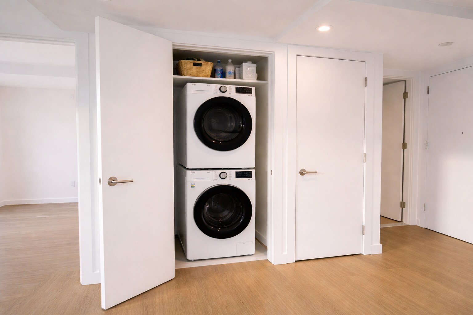 Building Photo - 72 Lott St