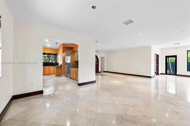 Building Photo - 540 S Shore Dr