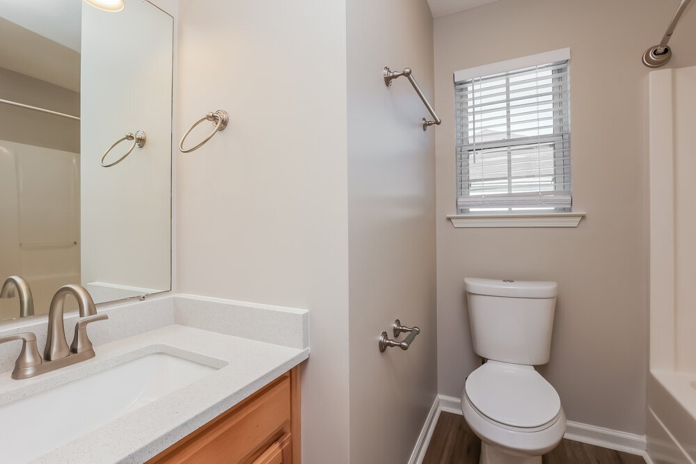 Building Photo - 323 Buttonwood Dr
