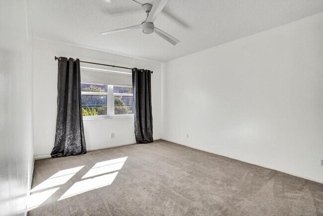 Building Photo - 1050 NW 13th St