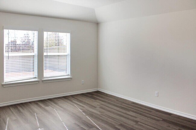 Building Photo - 106 NW Pinwheel St