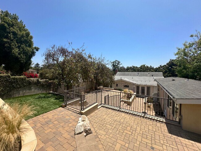 Building Photo - 2BD/1BA DT Fullerton Vintage 1922 House w/...