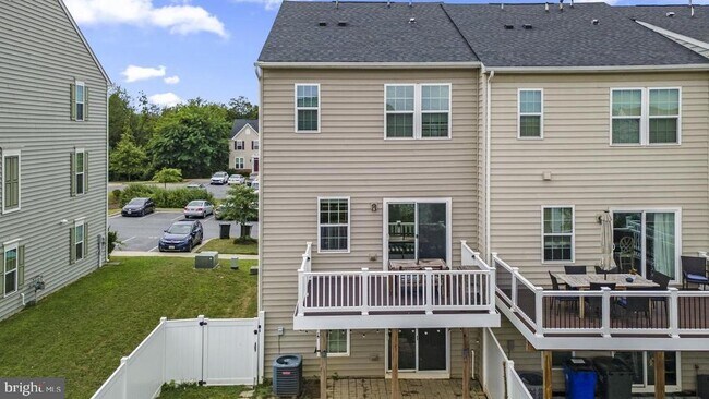Building Photo - 5758 Barts Way