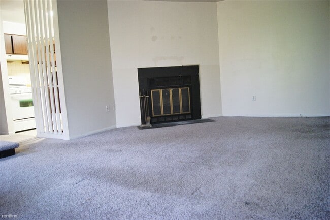 Building Photo - 2 br, 1 bath  - 14 Mountbatten Ct Apt 203