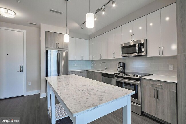 Building Photo - 145 Riverhaven Dr