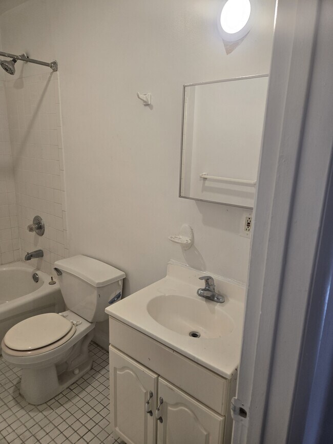 Building Photo - 881 N 41st St