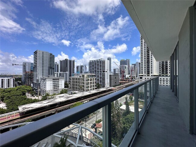 Building Photo - 1111 SW 1st Ave