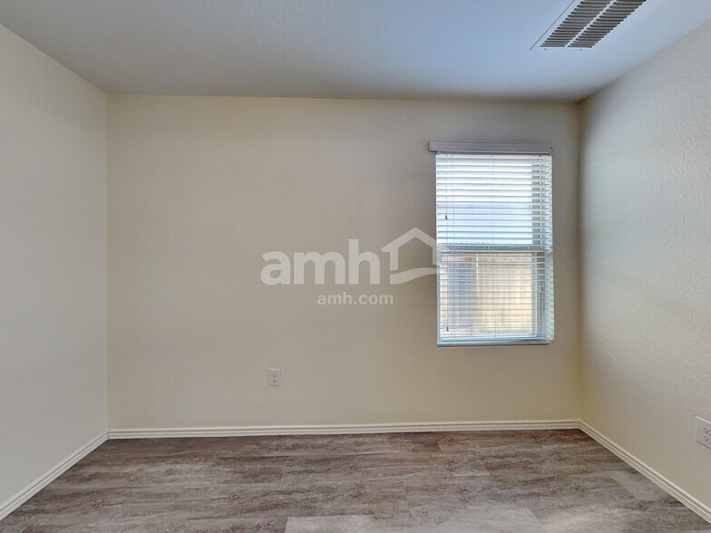 Building Photo - 5900 Bell Tower Ln