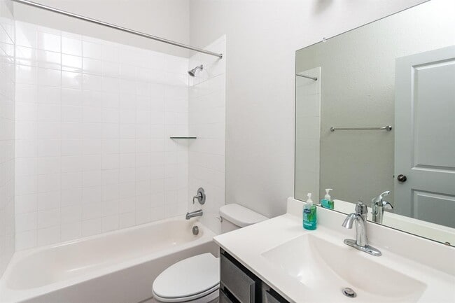 Building Photo - 527 Bridgestone Way