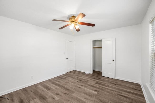 Building Photo - 1801 Crestridge Dr SE