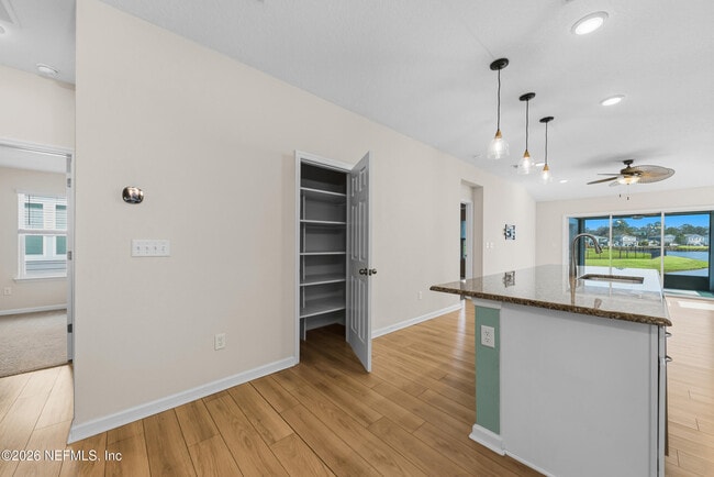 Building Photo - 565 Chandler Dr