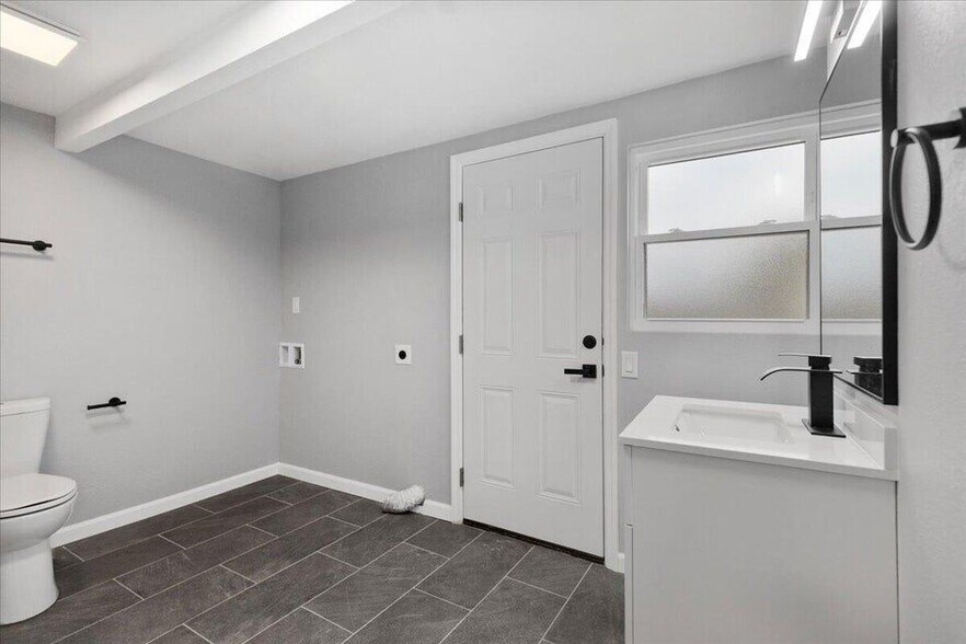 Building Photo - 1901 Walker Ave