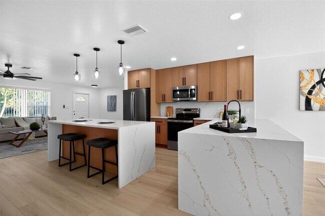 Building Photo - 4210 Palm Dr