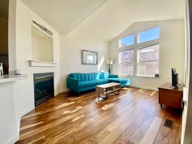 Building Photo - 111 Rowena Pl