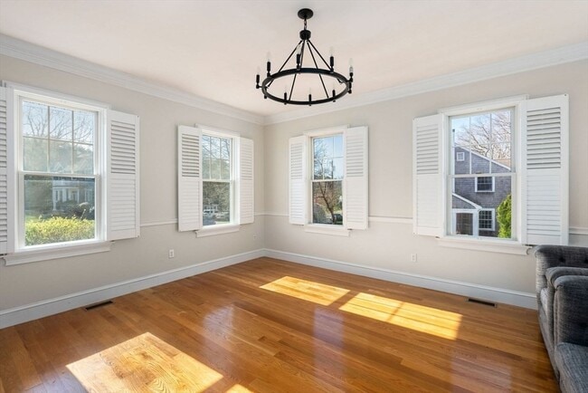 Building Photo - 11 Bobolink Rd