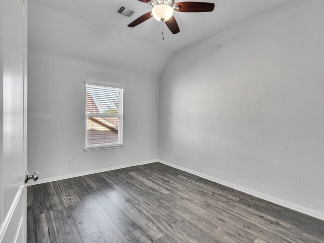 Building Photo - 28655 Maple Red Dr
