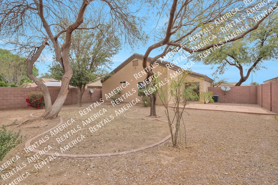 Building Photo - 1735 E San Xavier Dr