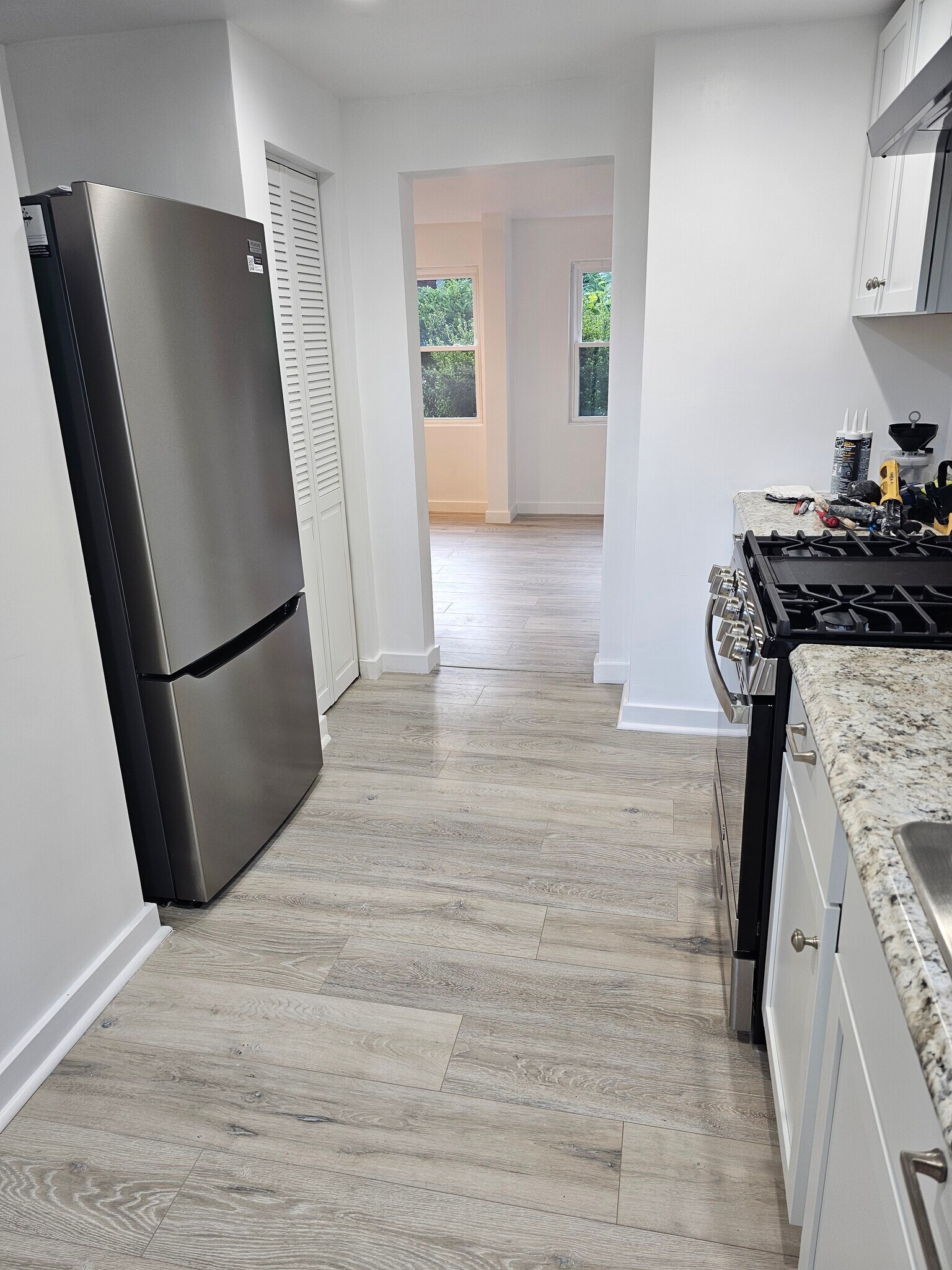 gut renovated brand new kitchen - 4355 Coleridge St