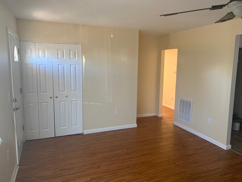 Building Photo - 709 Flintridge Dr