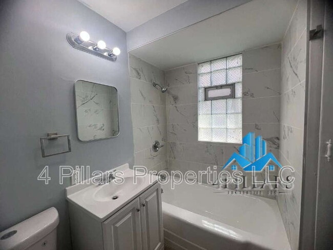 Building Photo - 906 177th Pl