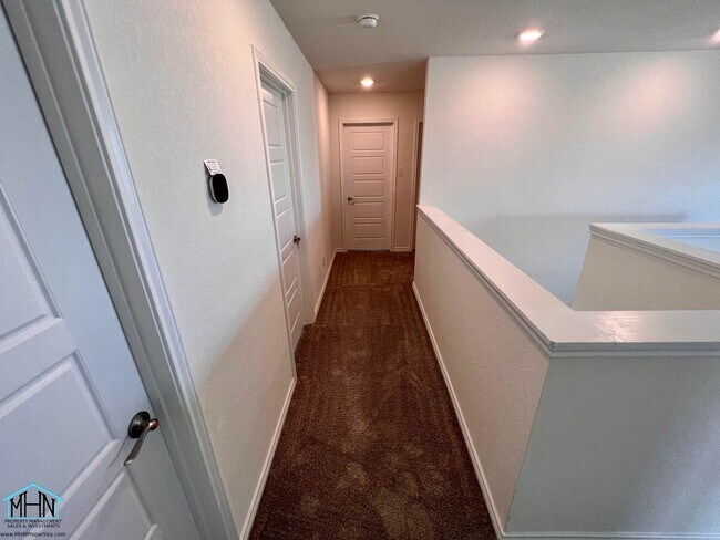 Building Photo - Beautiful 2-story 4 bed/2.5 bath home with...