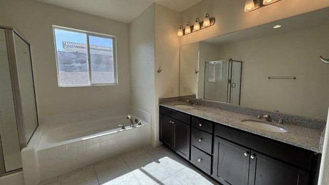 Building Photo - One Story 6-bedroom Home with Attached Casita