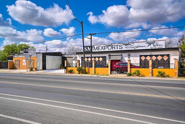 Building Photo - 3704 San Bernardo Ave