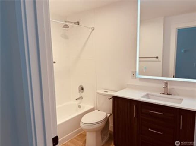 Building Photo - 2bd/1ba Kirkland Condo