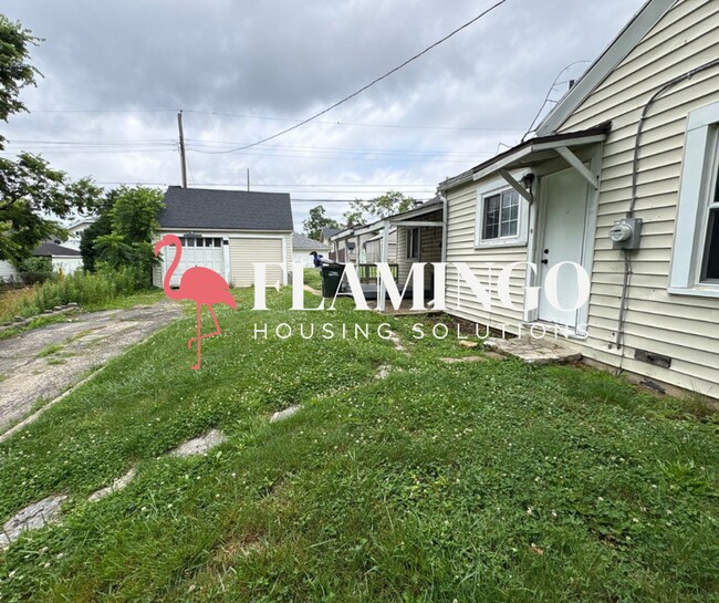 Building Photo - Charming 2 Bedroom, 1 Bath Home – Refinished Hardwood Floors, Detached Garage & More!
