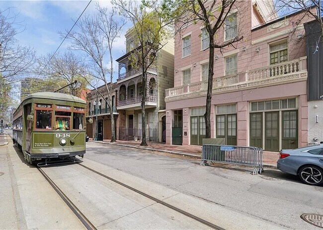Building Photo - 828 St Charles Ave