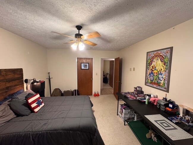 Building Photo - 5 BR 3 full BA House